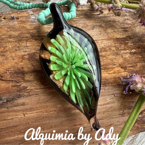 Vintage glass big pendant green statement necklace - Picture 2 of 4